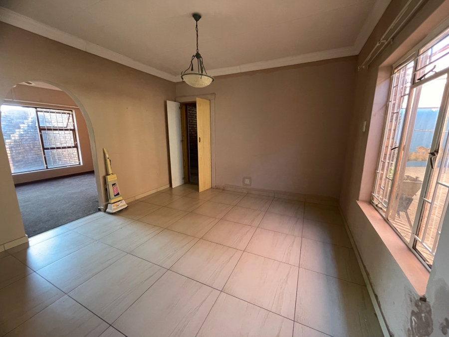 6 Bedroom Property for Sale in Ifafi North West